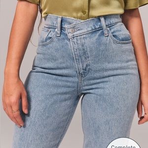 ABERCROMBIE Curve Love Ultra High Rise 90s Straight Jean